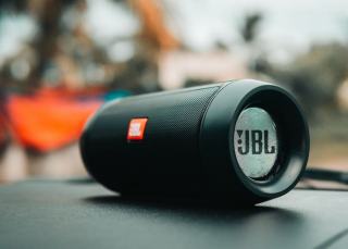 Enceinte bluetooth : codecs, puissance et étanchéité