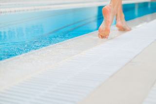 Enceinte étanche piscine, ce que promet vraiment l'IPX7